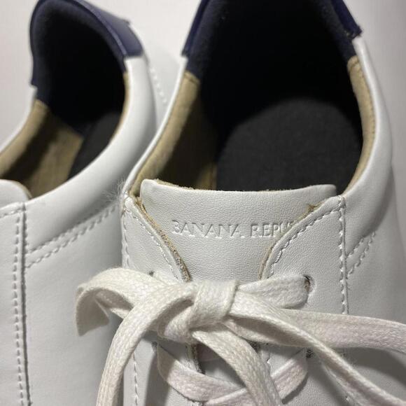 Banana Republic Men's White Sneakers with Navy Heel Detail - Picture 3 of 4